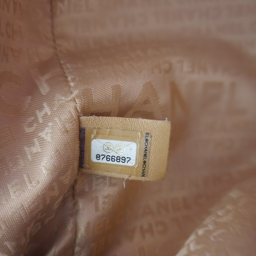 CHANEL Beige Lambskin - Picture 8 of 16